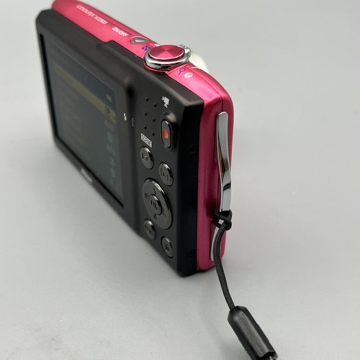 Nikon Coolpix S3300 16MP Digital Camera Pink - Boxed - Full Kit