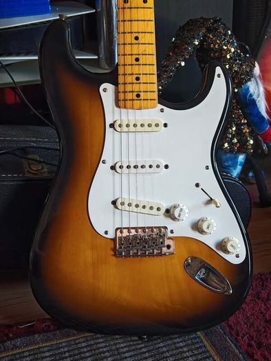 Fender Japan Vintage Series '57 Stratocaster (Delivery available)