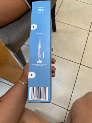 New tooth brush ORAL B whiter teeth 14days