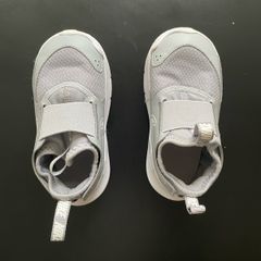 nike toddler shoes - size 6.5 UK