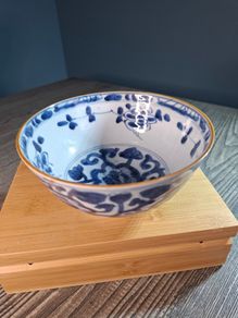 Chinese Kangxi porcelain Lotus bowl