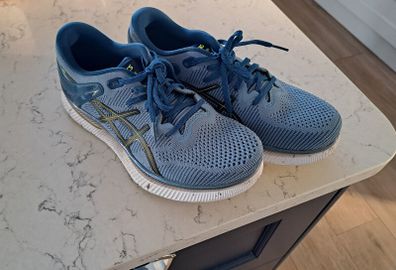 Asics Metaride Size 8.5 Womens