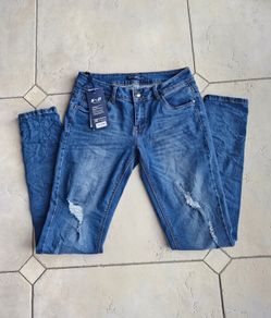Blue ripped skinny jeans