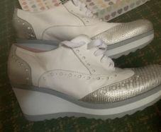 Wedge laced shoes