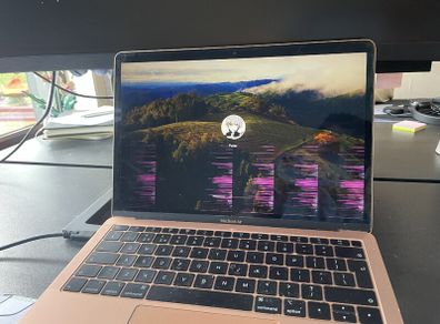 MacBook Air  Retina 13" 2018 16GB RAM 512GB SSD  - Screen require replace