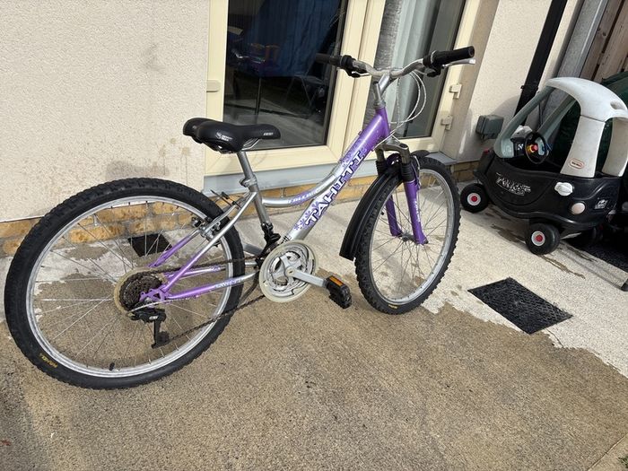 Tahiti Girls Mountain Bike 24" - 18 Speed - Purple - Great Condition