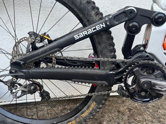 Saracen Myst Team DH Bike