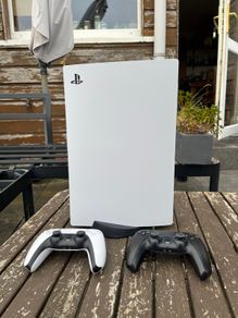 Sony PlayStation 5 Disc Edition + 2 DualSense Controllers