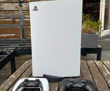 Sony PlayStation 5 Disc Edition + 2 DualSense Controllers