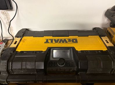 dewalt radio