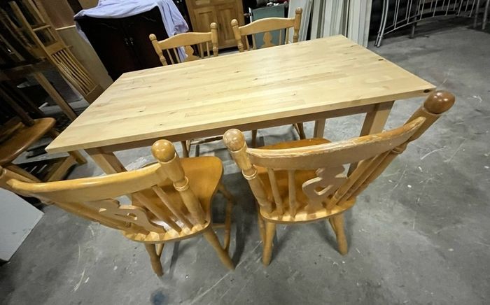 Table & 4 chairs