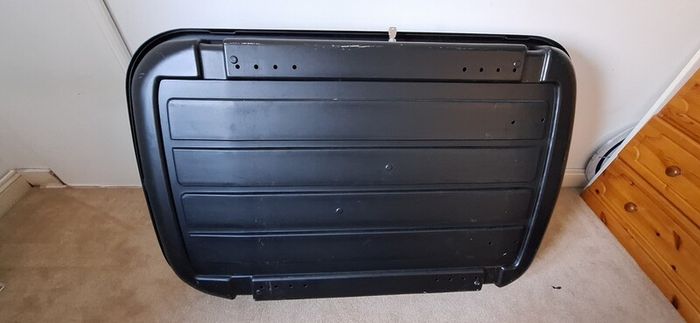 Roof box and 2 sets of roof bars