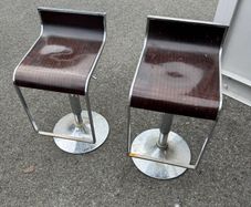 2 x high stools