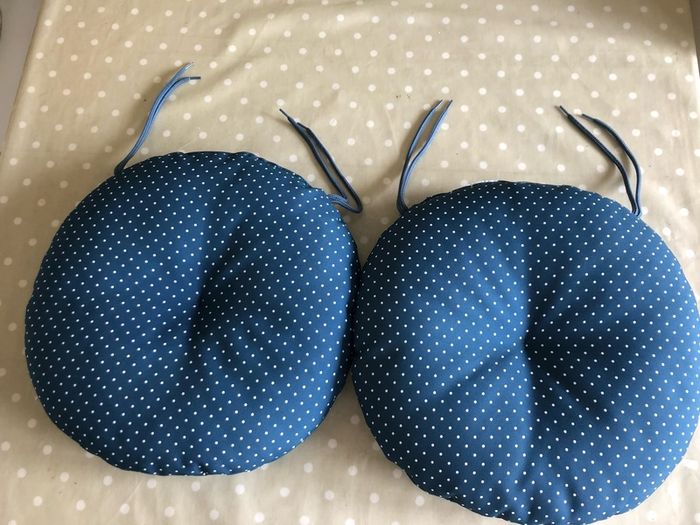 Polka Dot Round Cushions With Ties x2