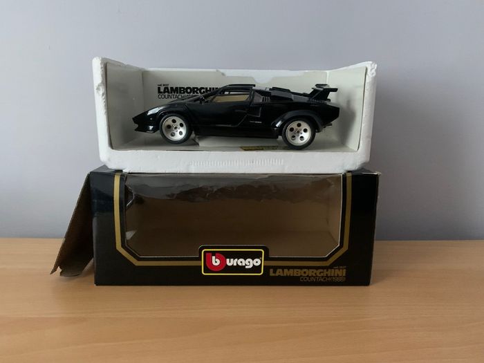 Lamborghini Countach 1988 1/18 Burago Model Car