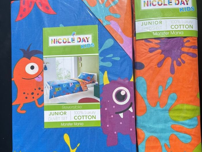 kids duvet and fitted sheet-junior side