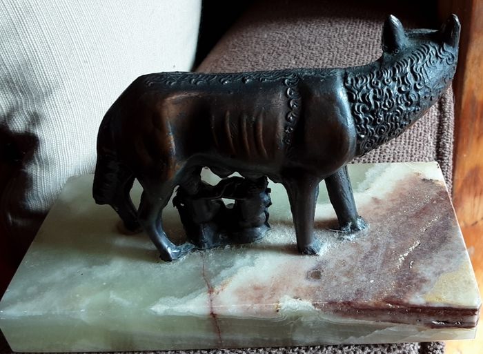 romulus and remus figurine