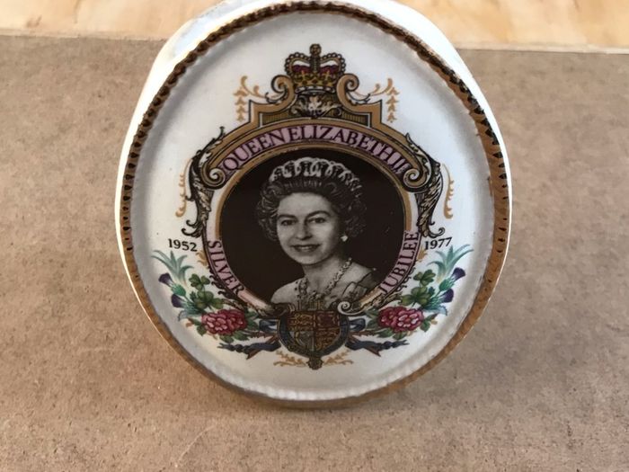 Vintage Szeiler Queens Silver Jubilee Posy Vase
