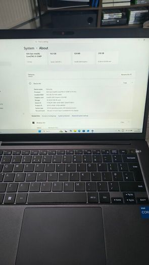 Samsung Galaxy Book / 16gb / i5 / 256gb