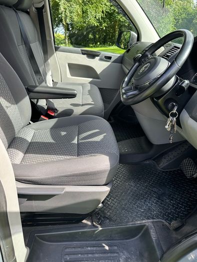 2013 Volkswagen Caravelle 2.0 diesel Automatic 9 seater
