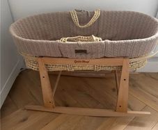 Little Green Sheep Organic Knitted Moses Basket & Mattress - Truffle