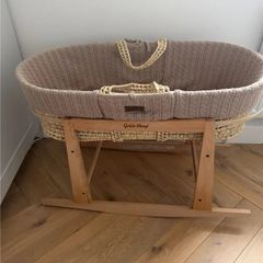 Little Green Sheep Organic Knitted Moses Basket & Mattress - Truffle