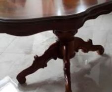 Coffee table in very good condition Height 21inch Width 27inch Length 46inch