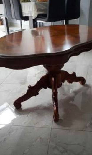 Coffee table in very good condition Height 21inch Width 27inch Length 46inch