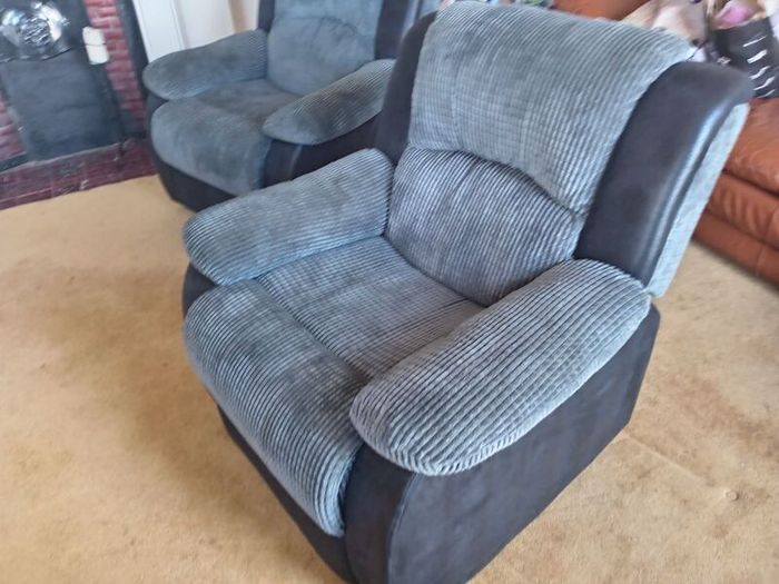 Recliner Chairs
