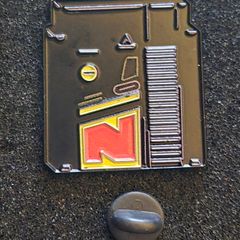 Nintendo , pin back badge.