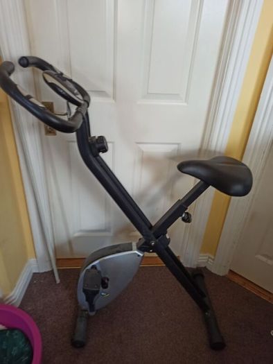 Foldable exercise bike