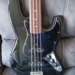 Squier/Fender Fretless Jazz Bass
