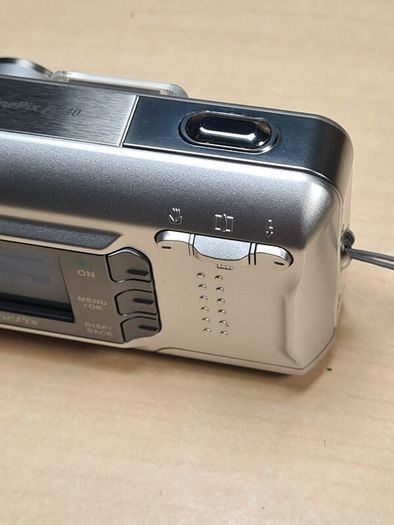 FUJIFILM FINEPIX A340 digital camera 4MP mega pixels TAKES 2 X AA batteries