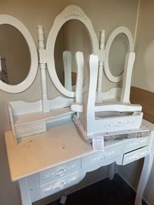 Vanity table