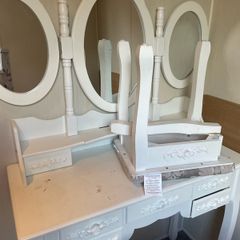 Vanity table
