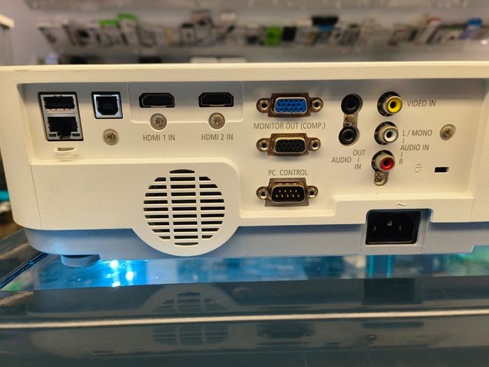 NEC ME301X 3000 Lumens 2X HDMI VGA XGA Office Home 3LCD Projector (Lamp Hours: 835)