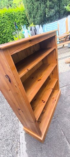Early 20th Century, Mid 20th Century, Vintage. Solid pine bookcase, sometimes referred to as a farmhouse style dresser top, featuring an antique wax finish. H. 124 , L. 96 , D. 31.5 CM.