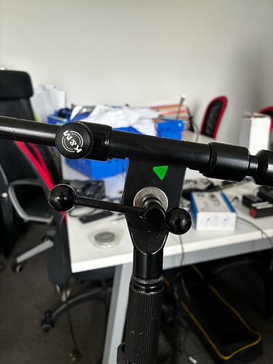 K and M tripod stand