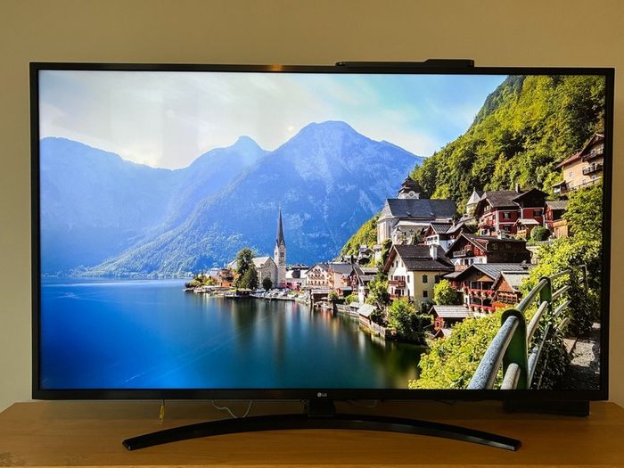 LG 55 4K UHD Smart TV  55UM7450PLA  Excellent Condition