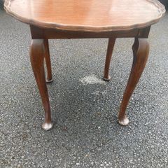 Queen Ann style mahogany coffee table