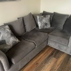 Corner suite in grey