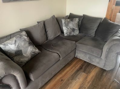 Corner suite in grey
