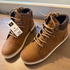 Boys boots brand new with tag size 2.