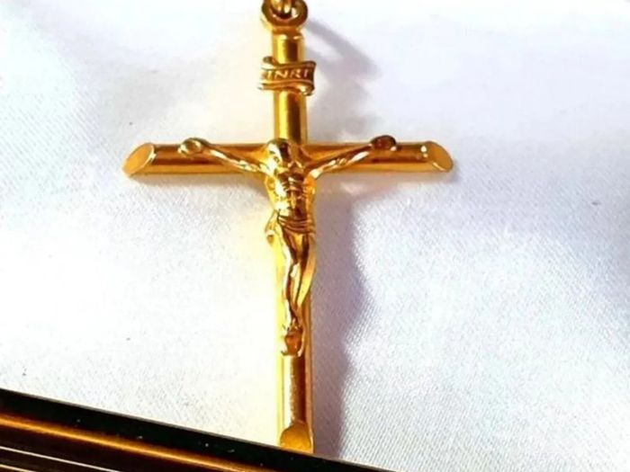 Vintage Hallmarked 9ct Gold Crucifix