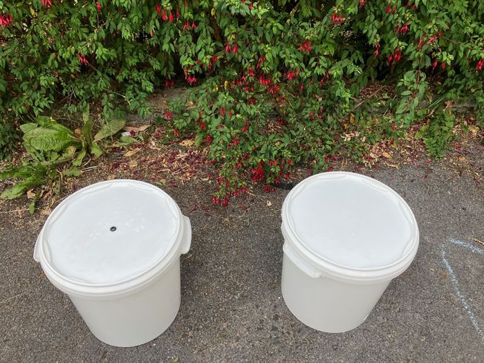 Beer Brew kit: mesh kettle, buckets, bottles