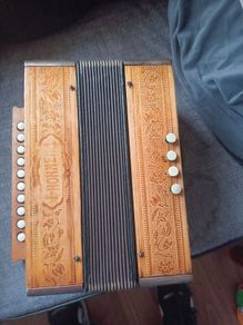 Hohner button according