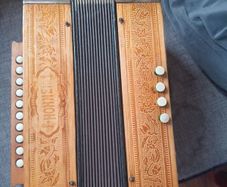 Hohner button according