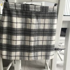 Ladies mini check skirt. Size 8.
