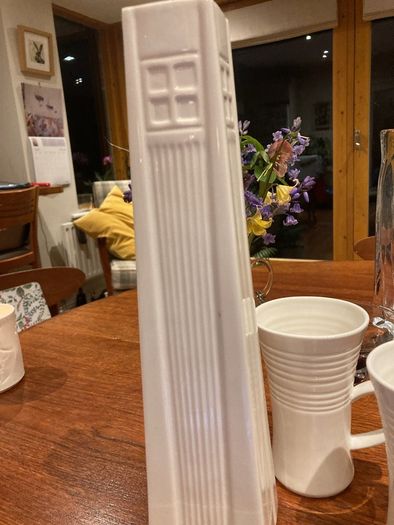 Belleek Living - 3 Pieces - 33 cm high vase and 2 Mugs ( as new )
