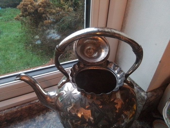 Swivel EPNS Teakettle on Stand
